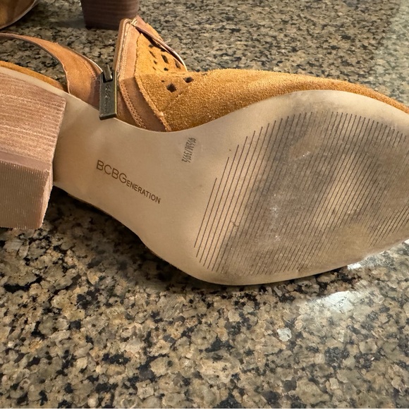 Cute!! BCBG Slightly used Suede Booties Camel color Size 9 1/2 4” heel Zip sides - Picture 15 of 15